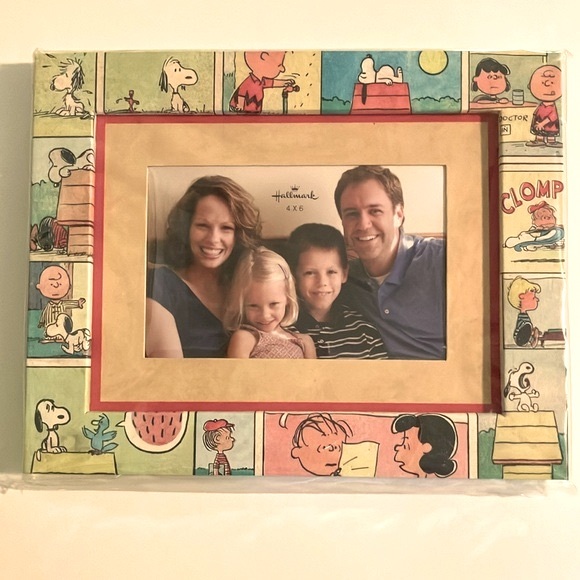 Peanuts Vintage Strip Photo Frame Holds 4x6 Photo by Hallmark - Picture 1 of 6